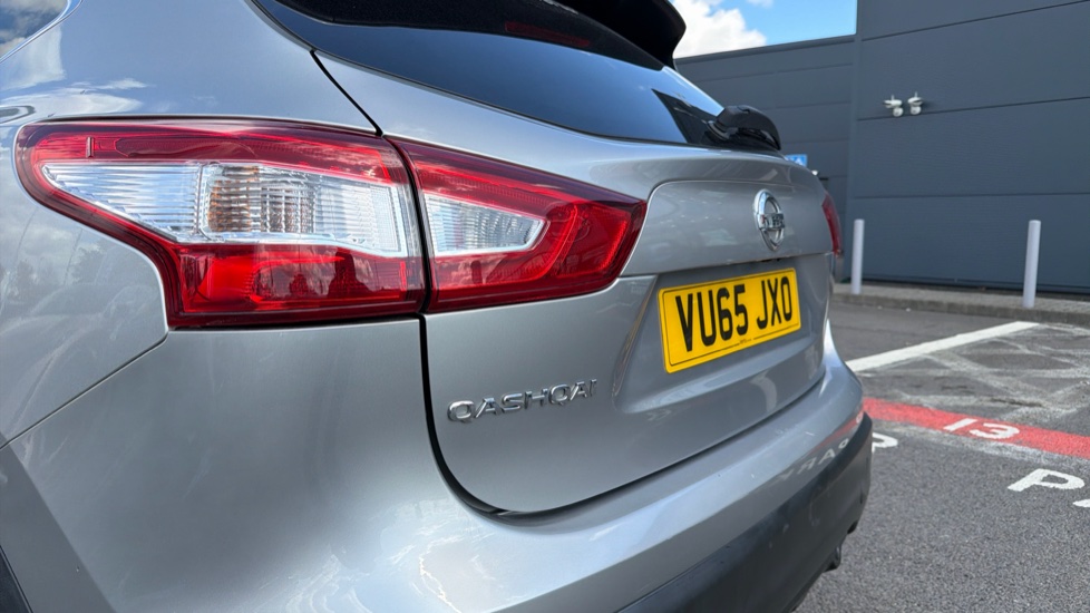 Nissan Qashqai 1.6 DiG-T N-Tec+ 5dr Petrol Hatchback - Image 24
