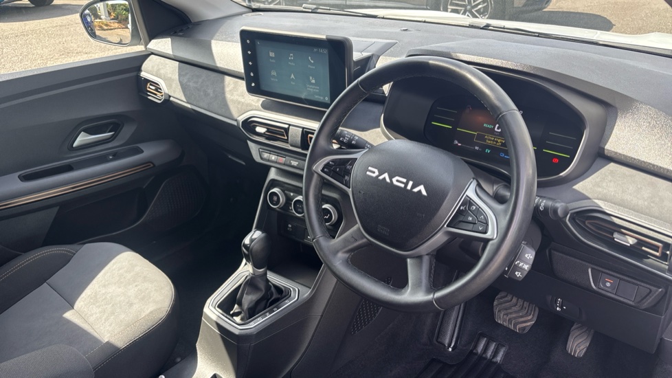 Dacia Jogger 1.6 HEV Extreme 5dr Auto Hybrid Estate - Image 11