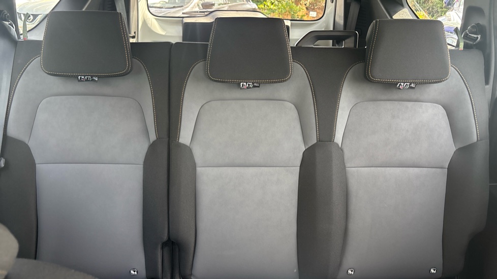 Dacia Jogger 1.6 HEV Extreme 5dr Auto Hybrid Estate - Image 15