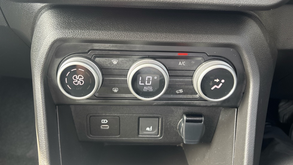 Dacia Jogger 1.6 HEV Extreme 5dr Auto Hybrid Estate - Image 33