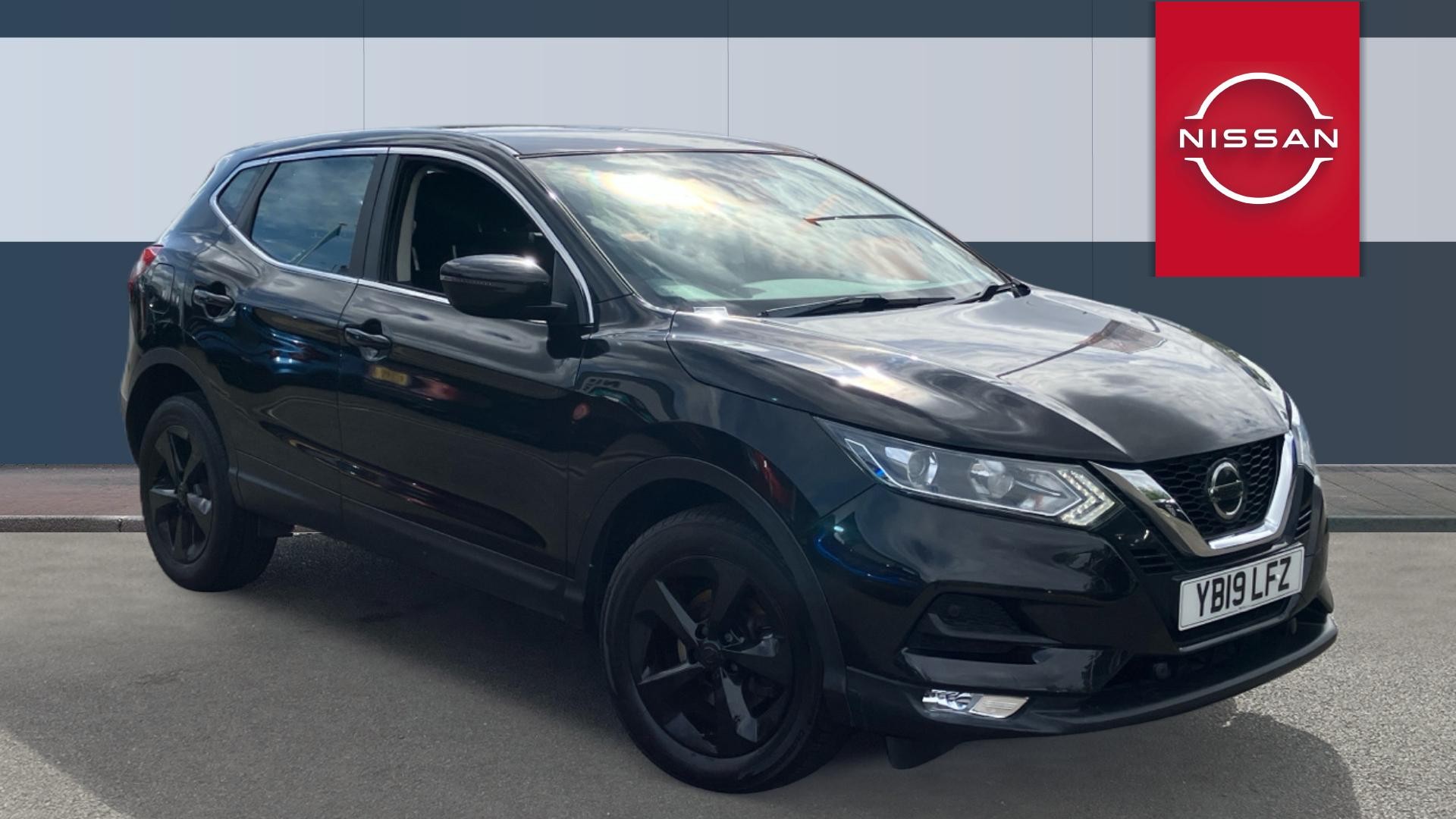 Nissan Qashqai listing photo