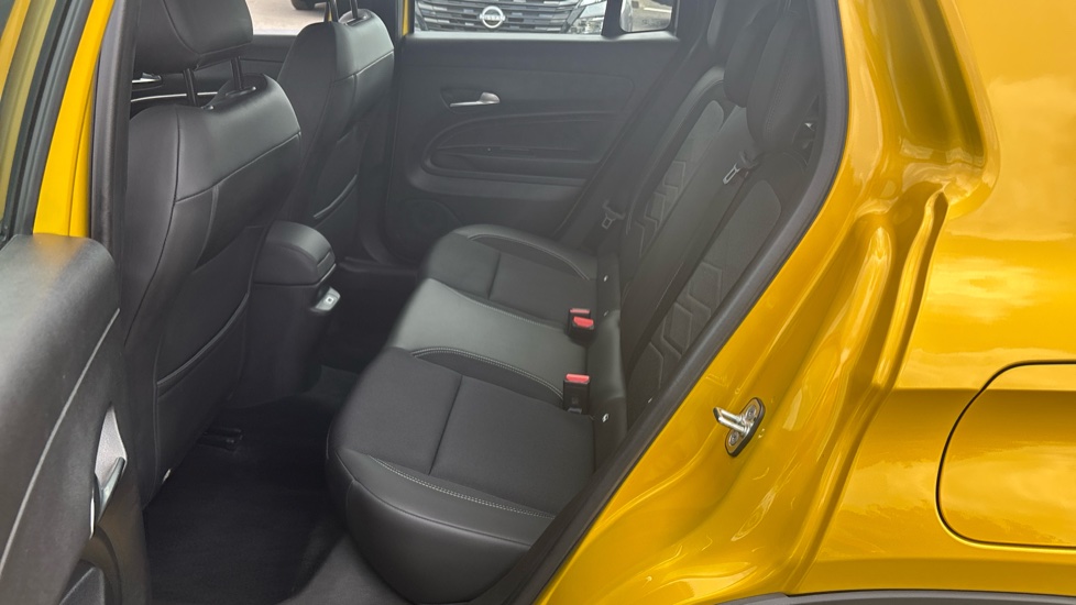 Jeep Avenger 1.2 Altitude 5dr Petrol Hatchback - Image 16