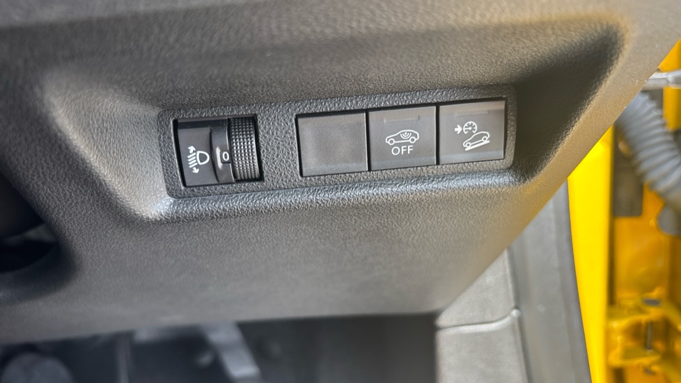 Jeep Avenger 1.2 Altitude 5dr Petrol Hatchback - Image 24