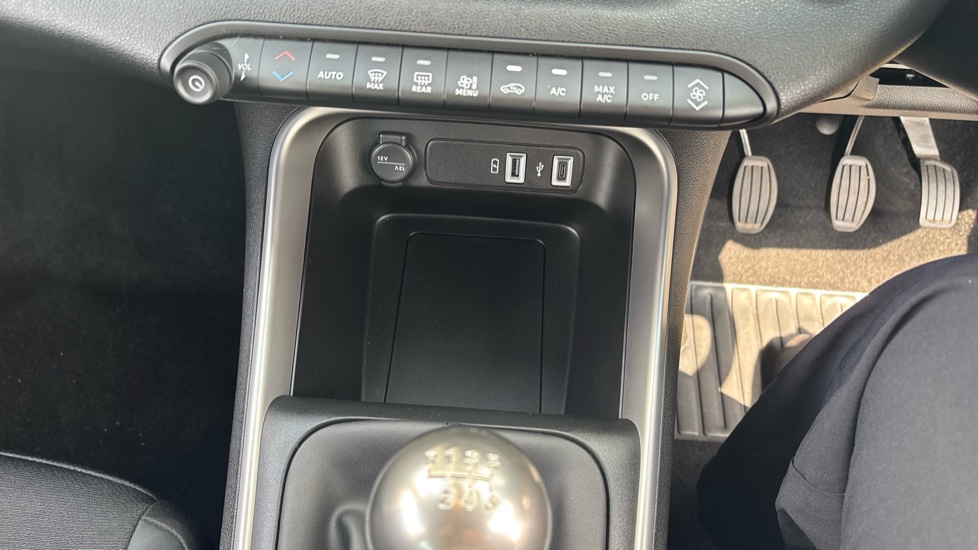 Jeep Avenger 1.2 Altitude 5dr Petrol Hatchback - Image 28