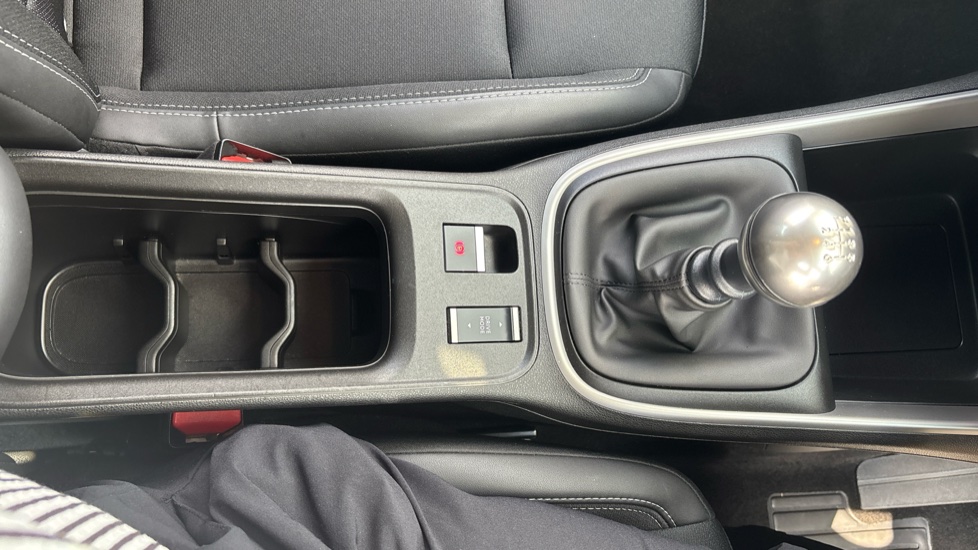 Jeep Avenger 1.2 Altitude 5dr Petrol Hatchback - Image 29