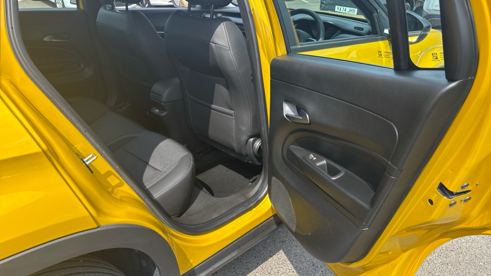 Jeep Avenger 1.2 Altitude 5dr Petrol Hatchback - Image 36