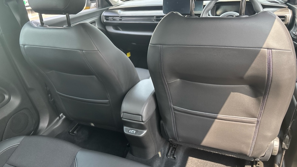 Jeep Avenger 1.2 Altitude 5dr Petrol Hatchback - Image 37