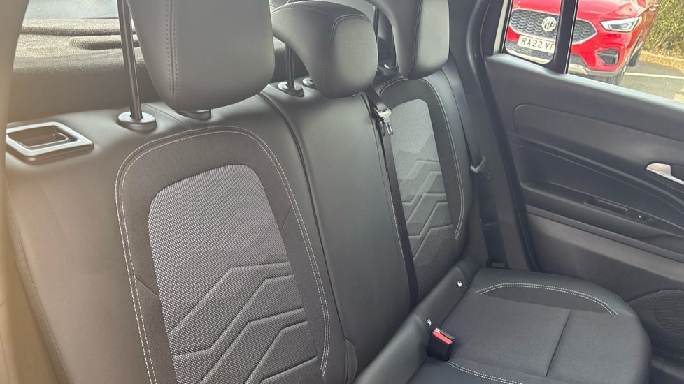 Jeep Avenger 1.2 Altitude 5dr Petrol Hatchback - Image 38