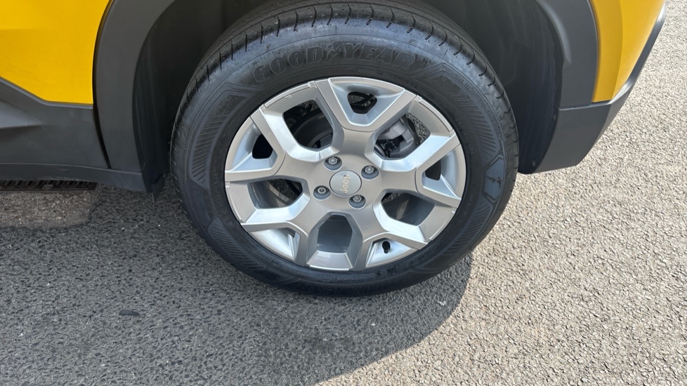 Jeep Avenger 1.2 Altitude 5dr Petrol Hatchback - Image 46