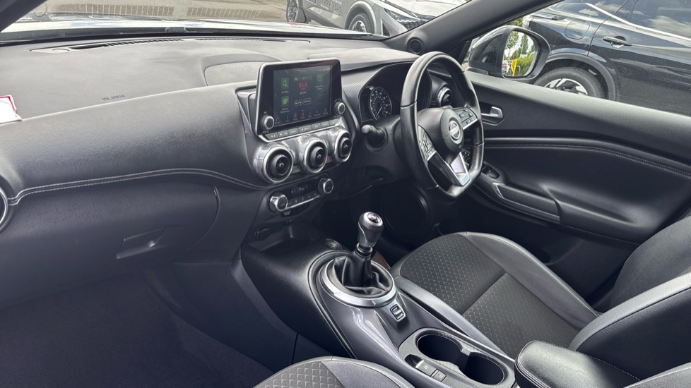 Nissan Juke 1.0 DiG-T 114 N-Connecta 5dr Petrol Hatchback - Image 9