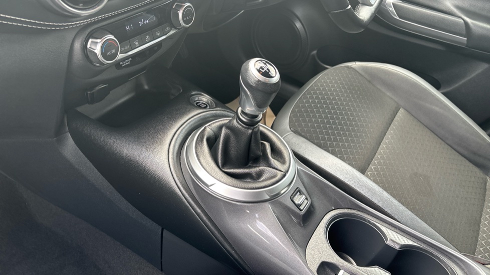 Nissan Juke 1.0 DiG-T 114 N-Connecta 5dr Petrol Hatchback - Image 13