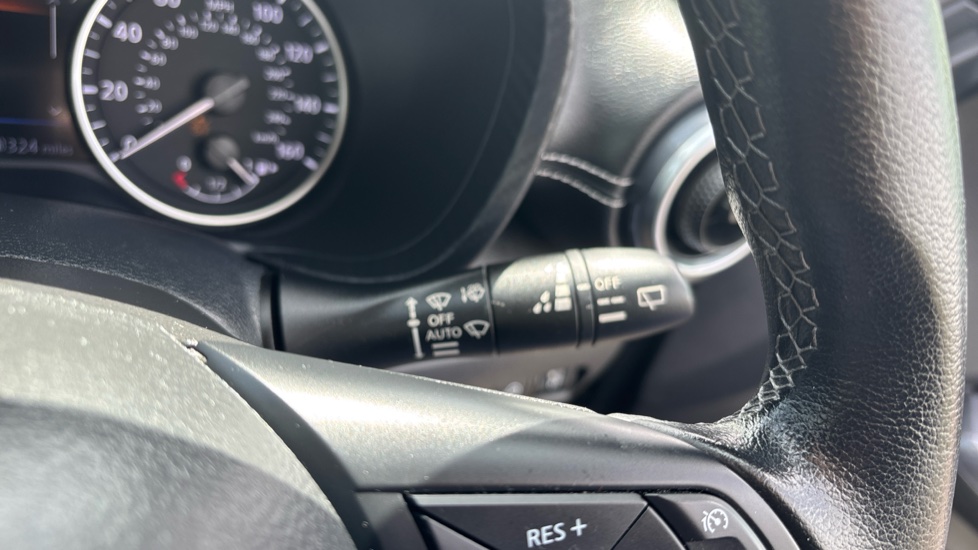 Nissan Juke 1.0 DiG-T 114 N-Connecta 5dr Petrol Hatchback - Image 29
