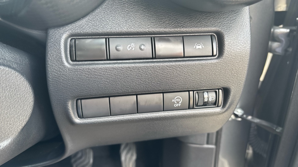 Nissan Juke 1.0 DiG-T 114 N-Connecta 5dr Petrol Hatchback - Image 31