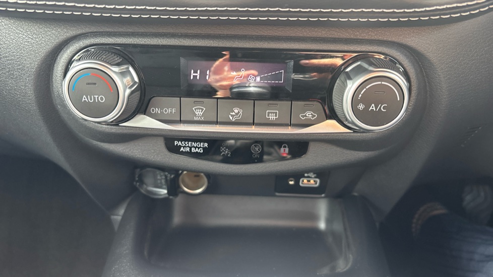 Nissan Juke 1.0 DiG-T 114 N-Connecta 5dr Petrol Hatchback - Image 38