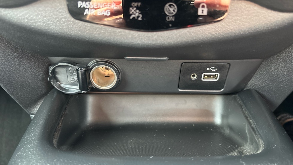 Nissan Juke 1.0 DiG-T 114 N-Connecta 5dr Petrol Hatchback - Image 39