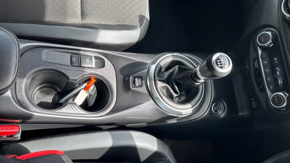 Nissan Juke 1.0 DiG-T 114 N-Connecta 5dr Petrol Hatchback - Image 40