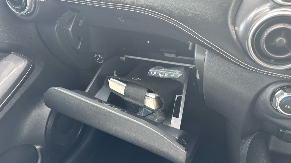Nissan Juke 1.0 DiG-T 114 N-Connecta 5dr Petrol Hatchback - Image 46