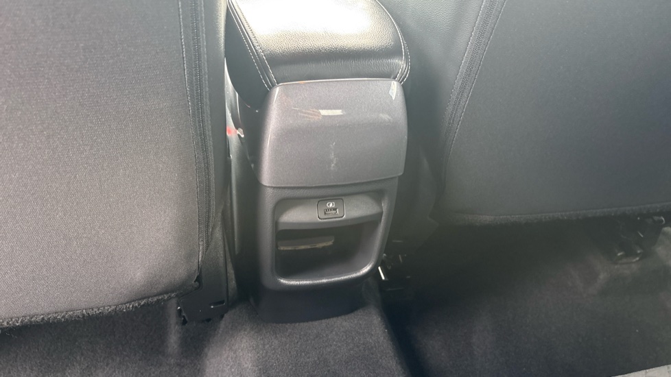 Nissan Juke 1.0 DiG-T 114 N-Connecta 5dr Petrol Hatchback - Image 52
