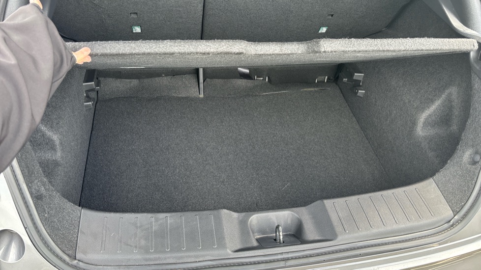 Nissan Juke 1.0 DiG-T 114 N-Connecta 5dr Petrol Hatchback - Image 54