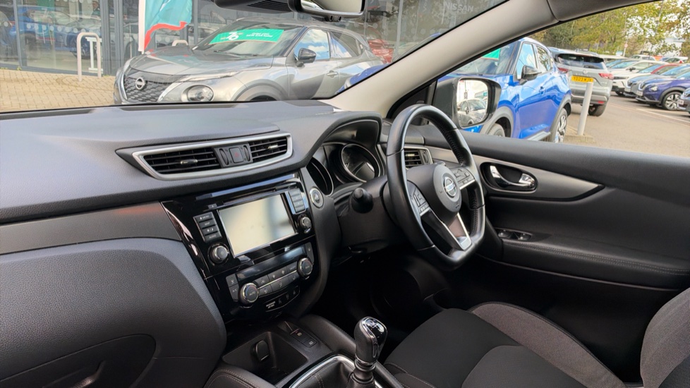 Nissan Qashqai 1.5 dCi 115 N-Connecta 5dr Diesel Hatchback - Image 9