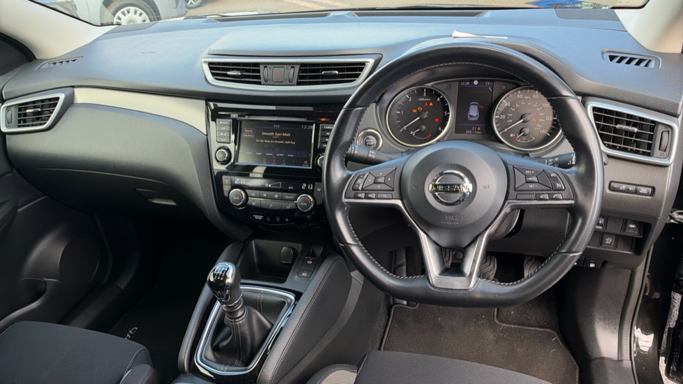 Nissan Qashqai 1.5 dCi 115 N-Connecta 5dr Diesel Hatchback - Image 10