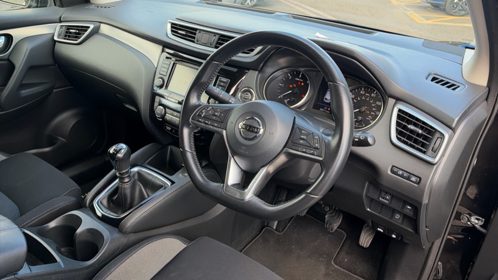 Nissan Qashqai 1.5 dCi 115 N-Connecta 5dr Diesel Hatchback - Image 11