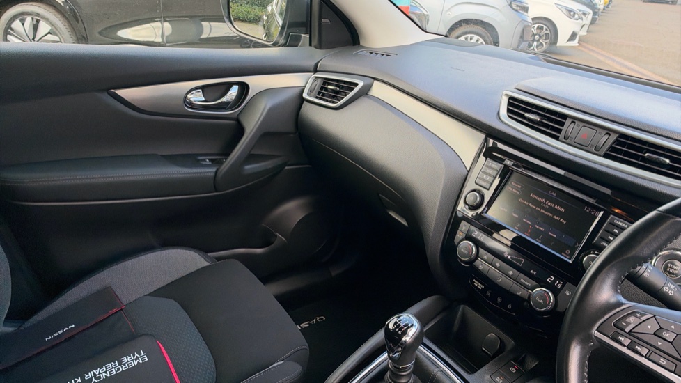 Nissan Qashqai 1.5 dCi 115 N-Connecta 5dr Diesel Hatchback - Image 14