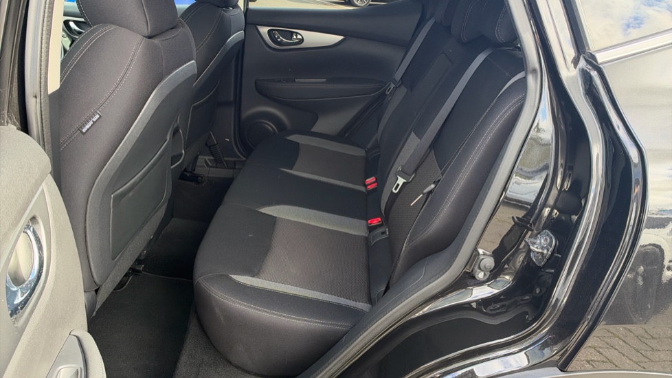 Nissan Qashqai 1.5 dCi 115 N-Connecta 5dr Diesel Hatchback - Image 16