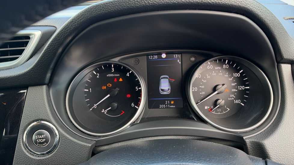 Nissan Qashqai 1.5 dCi 115 N-Connecta 5dr Diesel Hatchback - Image 18
