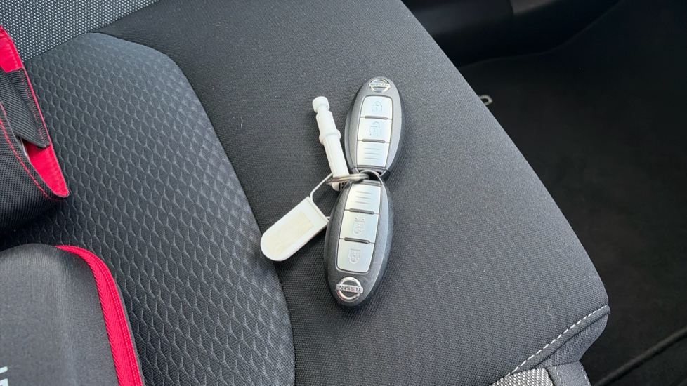 Nissan Qashqai 1.5 dCi 115 N-Connecta 5dr Diesel Hatchback - Image 20