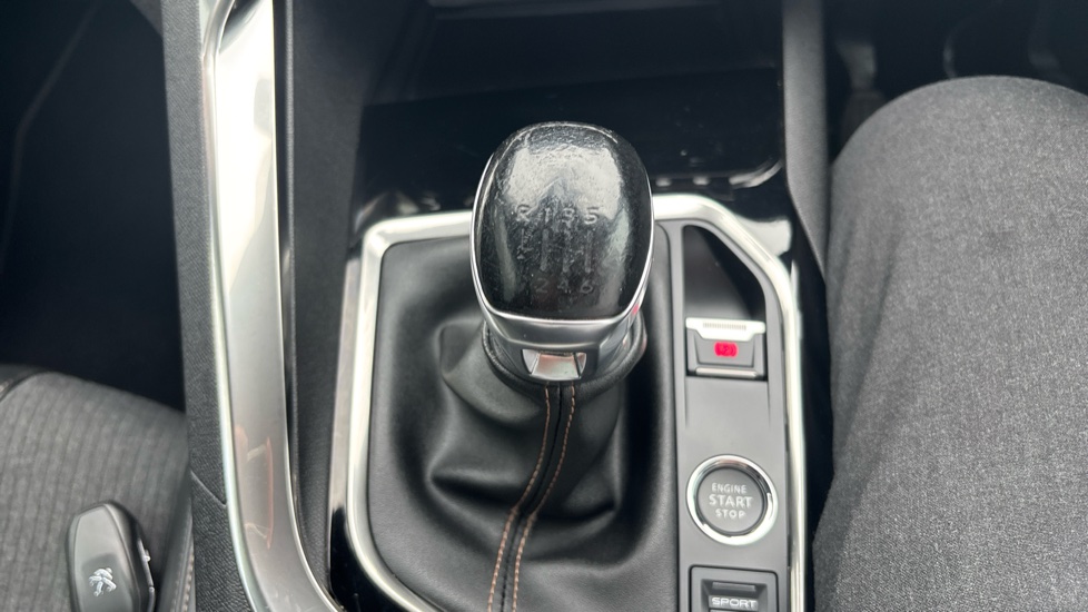 Peugeot 3008 1.2 PureTech GT Line Premium 5dr Petrol Estate - Image 30