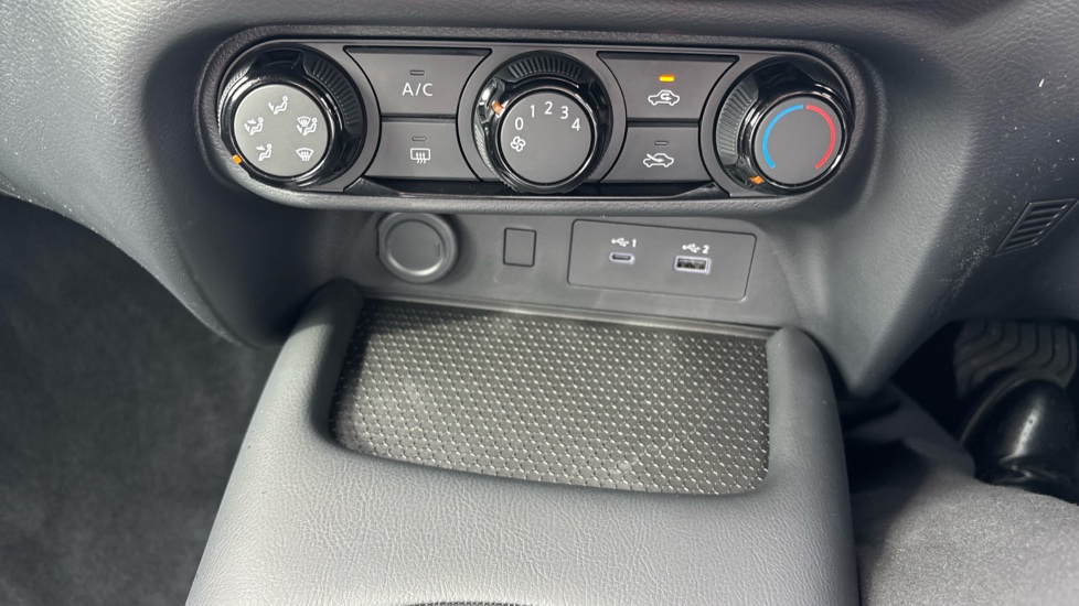 Nissan Juke 1.0 DiG-T Acenta Premium 5dr DCT Petrol Hatchback - Image 30