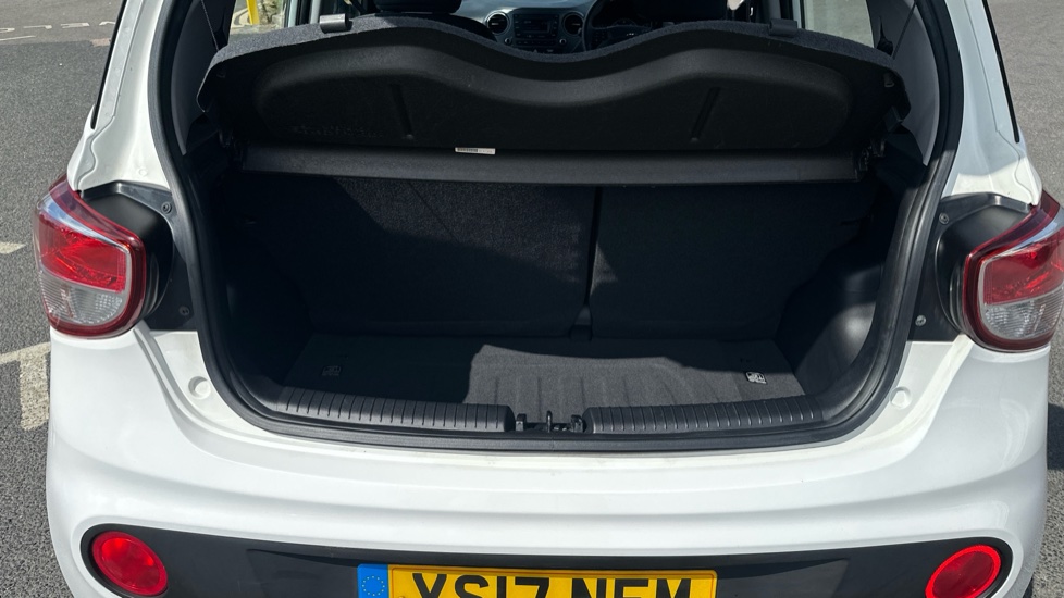 Hyundai i10 1.0 SE 5dr Petrol Hatchback - Image 4
