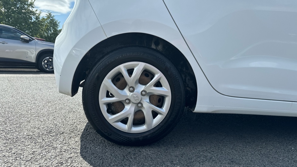 Hyundai i10 1.0 SE 5dr Petrol Hatchback - Image 7