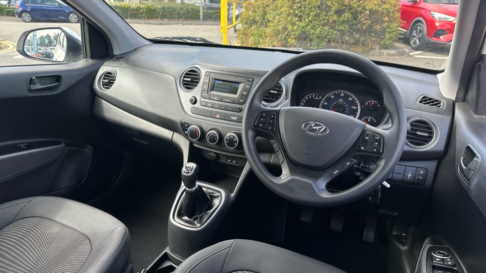 Hyundai i10 1.0 SE 5dr Petrol Hatchback - Image 9
