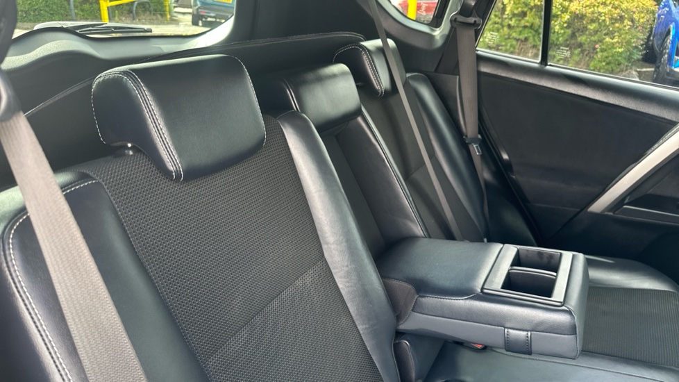 Toyota RAV4 2.5 VVT-i Hybrid Icon TSS 5dr CVT Hybrid Estate - Image 15