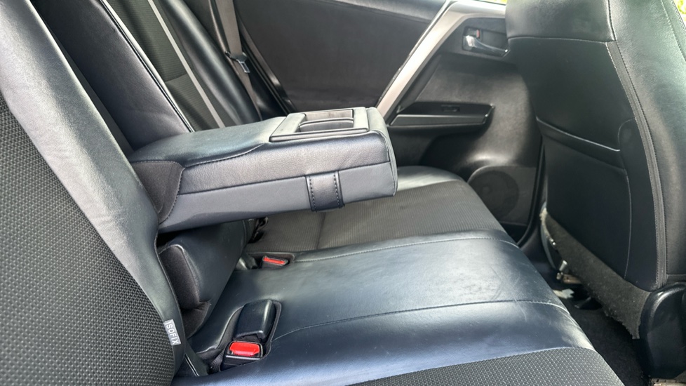 Toyota RAV4 2.5 VVT-i Hybrid Icon TSS 5dr CVT Hybrid Estate - Image 16
