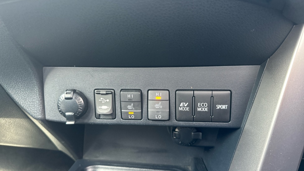 Toyota RAV4 2.5 VVT-i Hybrid Icon TSS 5dr CVT Hybrid Estate - Image 19