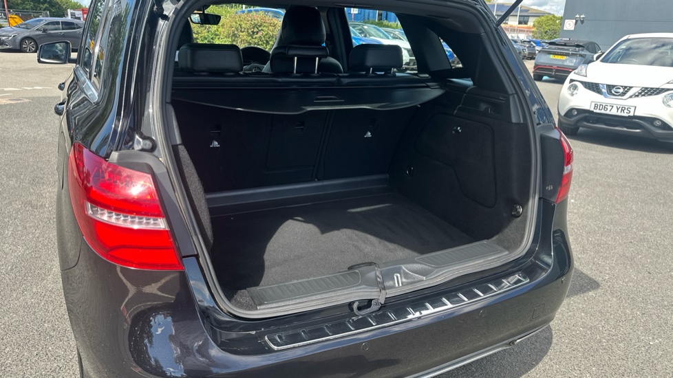 Mercedes-Benz B-Class B200 Exclusive Edition 5dr Auto Petrol Hatchback - Image 4