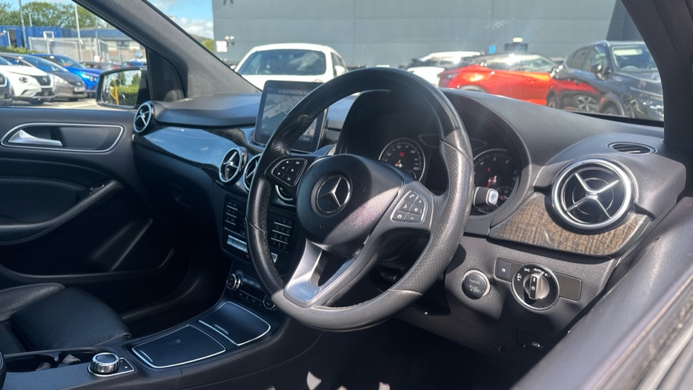 Mercedes-Benz B-Class B200 Exclusive Edition 5dr Auto Petrol Hatchback - Image 11