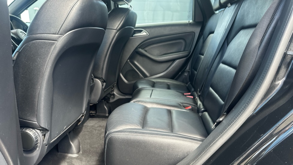 Mercedes-Benz B-Class B200 Exclusive Edition 5dr Auto Petrol Hatchback - Image 16