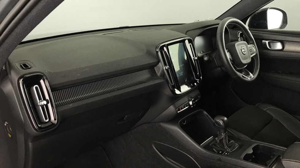 Volvo XC40 T3 RDesign Manual (Rear Park Assist, LED Fog lights