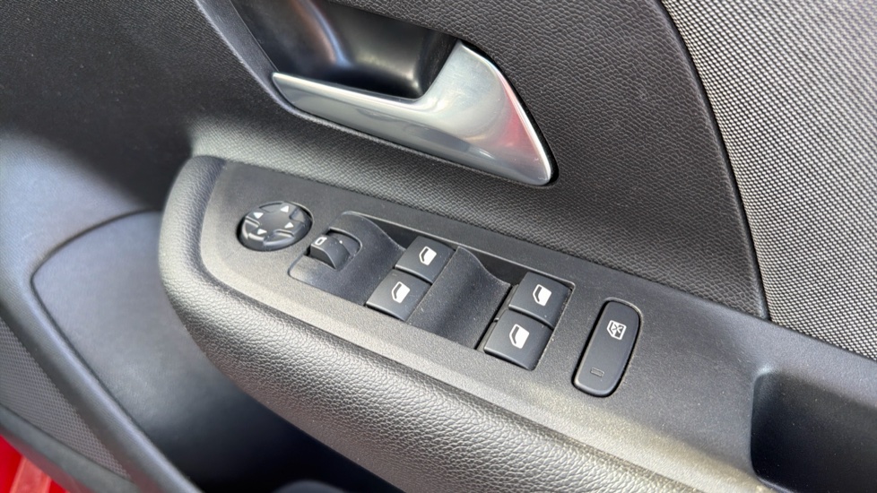 Vauxhall Mokka 1.2 Turbo 100 Design 5dr Petrol Hatchback - Image 25