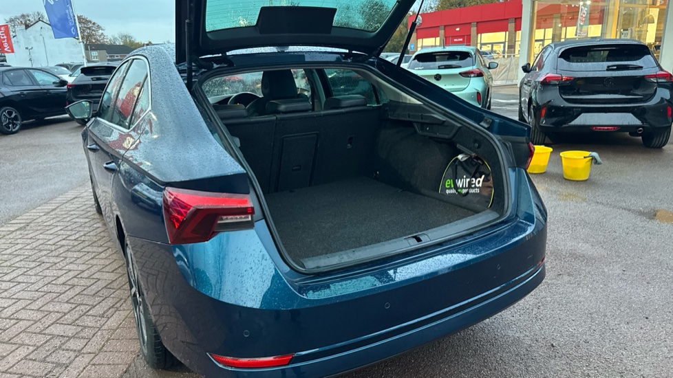 Skoda Octavia 1.4 TSI iV SE L DSG 5dr Hatchback - Image 8