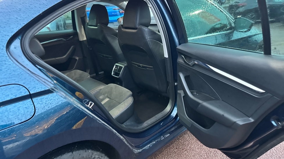 Skoda Octavia 1.4 TSI iV SE L DSG 5dr Hatchback - Image 14