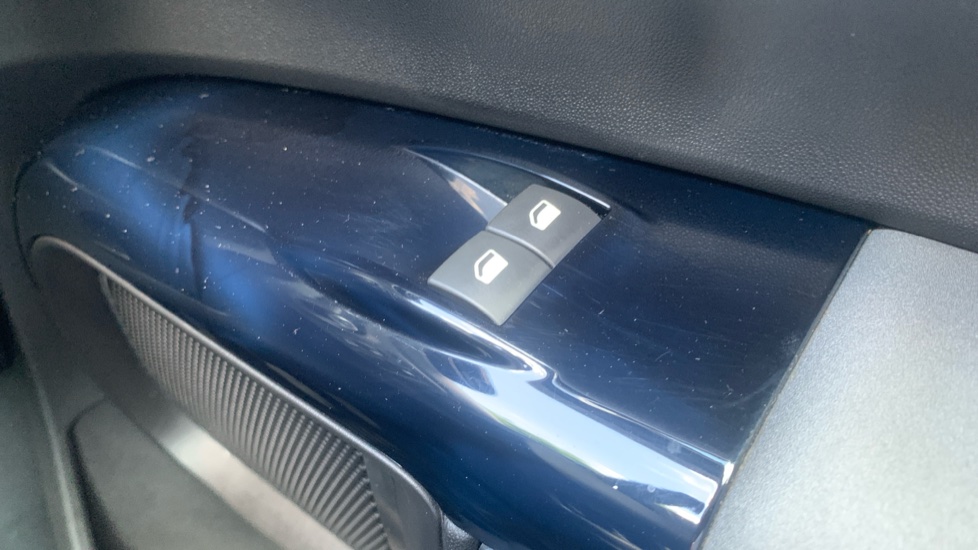 Citroen C4 Cactus 1.2 PureTech Flair 5dr [6 Speed] Petrol Hatchback - Image 33