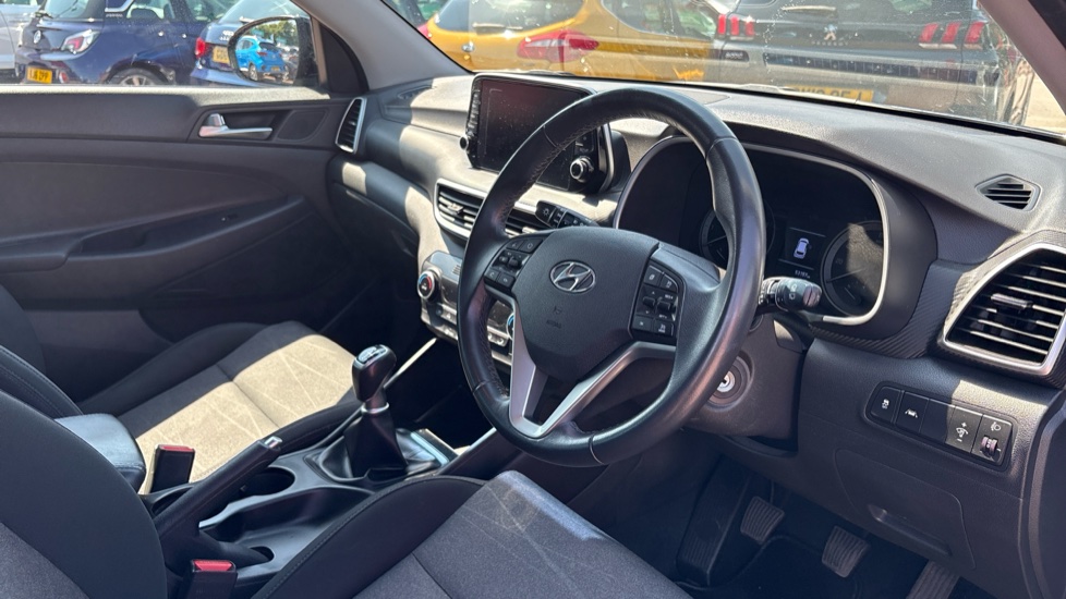 Hyundai TUCSON 1.6 GDi SE Nav 5dr 2WD Petrol Estate - Image 11