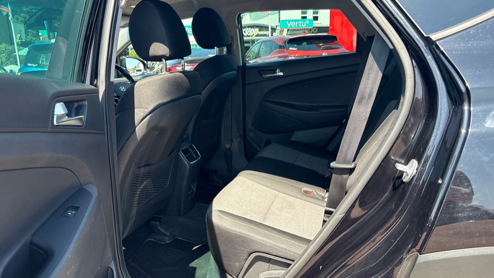Hyundai TUCSON 1.6 GDi SE Nav 5dr 2WD Petrol Estate - Image 16