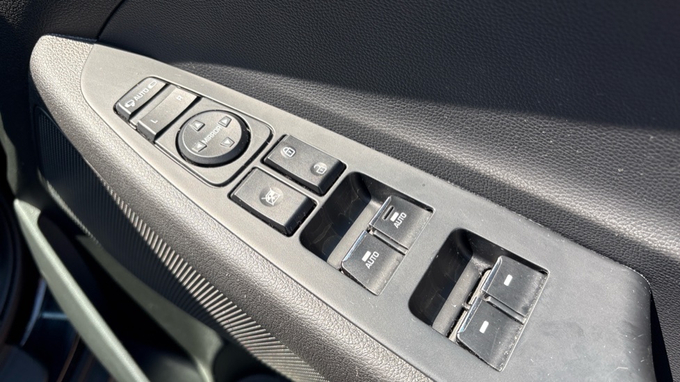 Hyundai TUCSON 1.6 GDi SE Nav 5dr 2WD Petrol Estate - Image 19