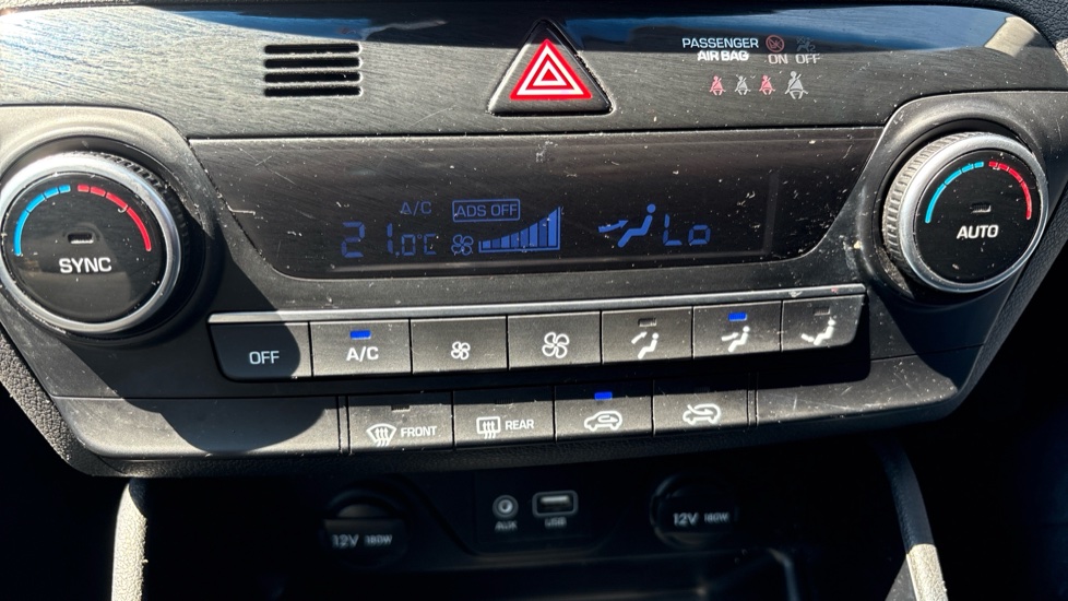 Hyundai TUCSON 1.6 GDi SE Nav 5dr 2WD Petrol Estate - Image 28